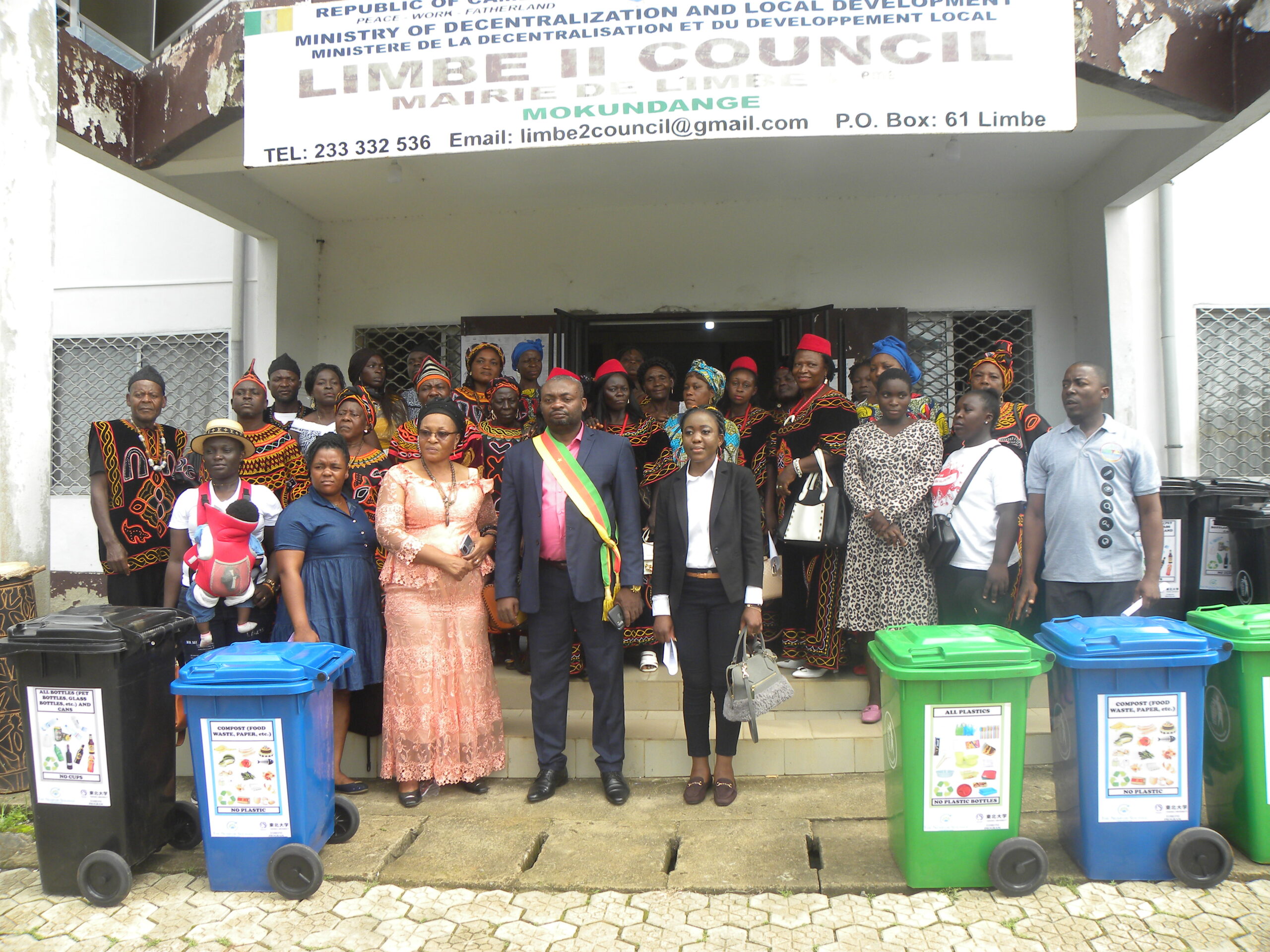Group photo with the mayor and the Divisional Delegate for environment